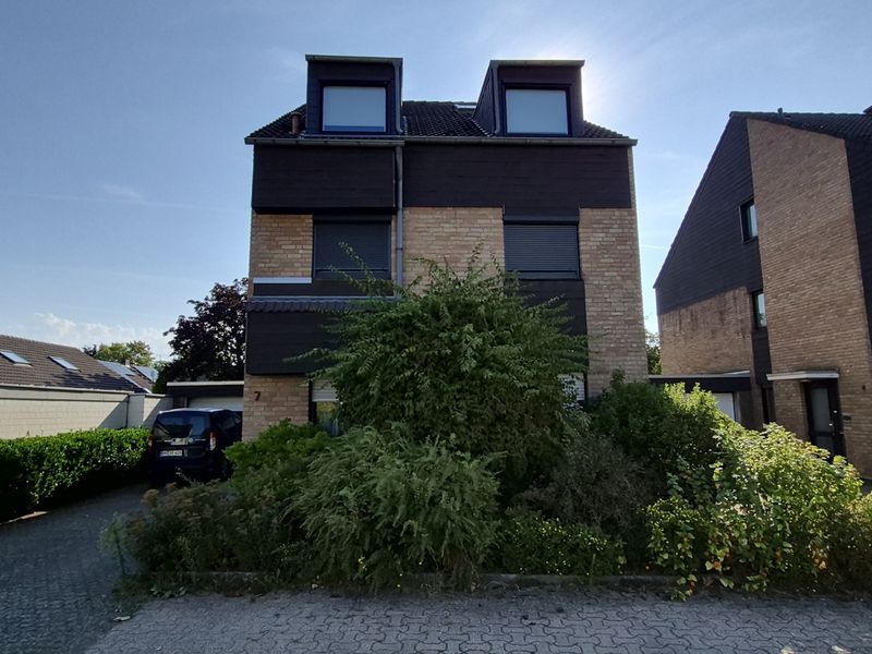 Moderne & lichtdurchflutete Maisonettewohnung mit Sonnenbalkon in ruhiger Lage von Bonn-Ückesdorf!
